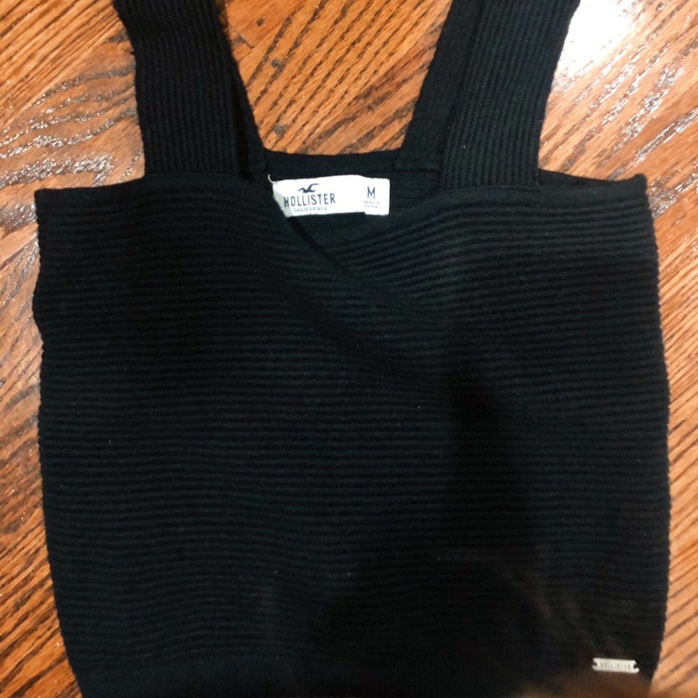 Black straight neck top ‼️SOLD‼️